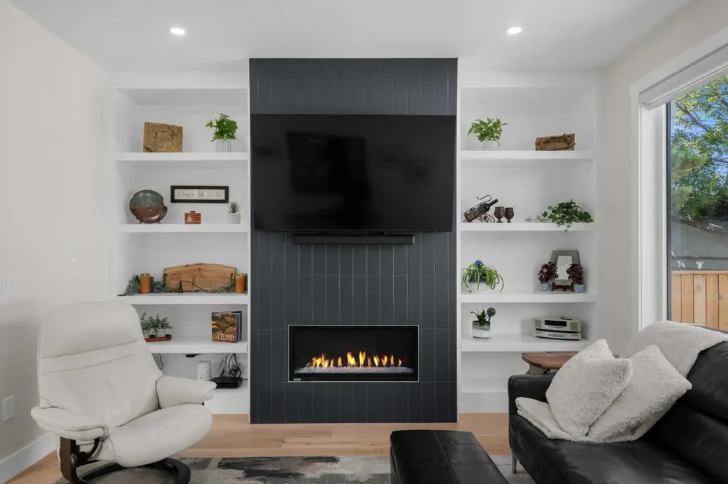2407 33 Street SW Calgary AB T3E 2T3