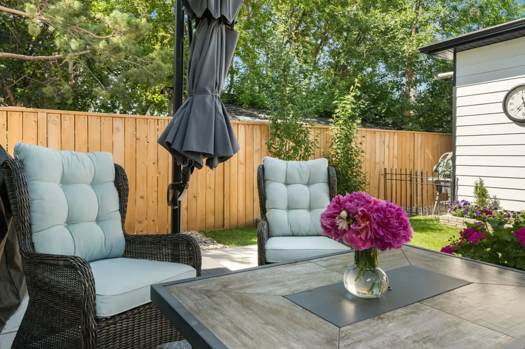 2407 33 Street SW Calgary AB T3E 2T3