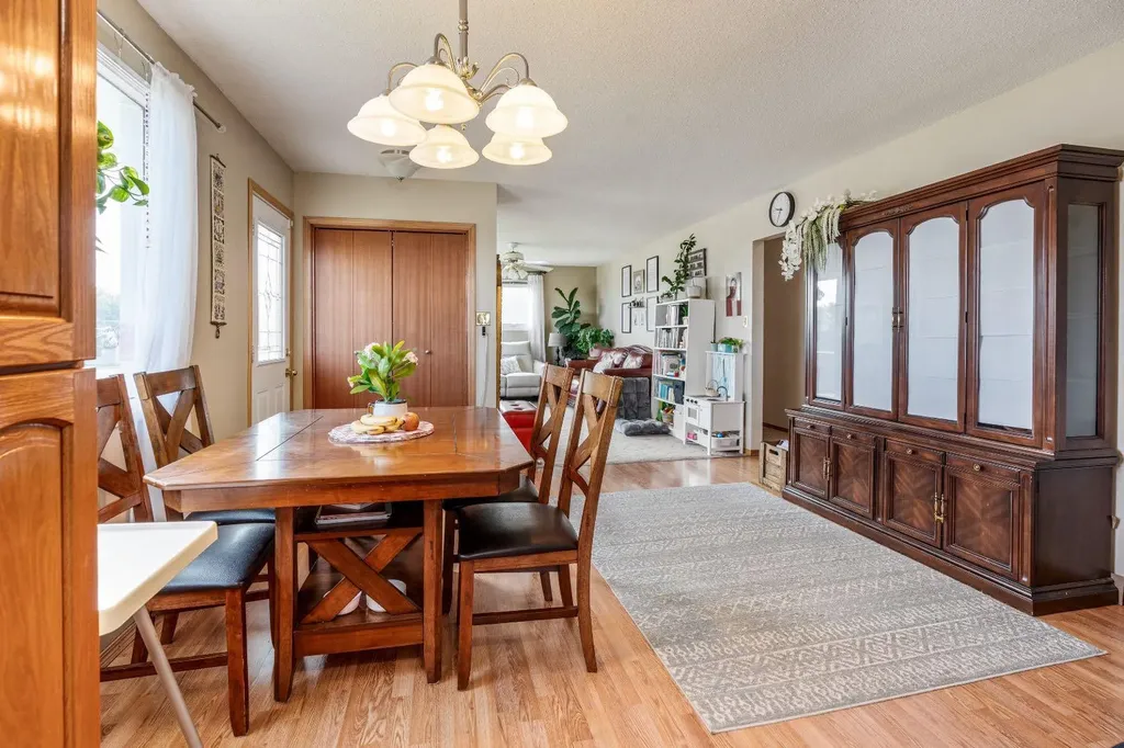 70 8 Avenue E Cardston AB T0K 0K0
