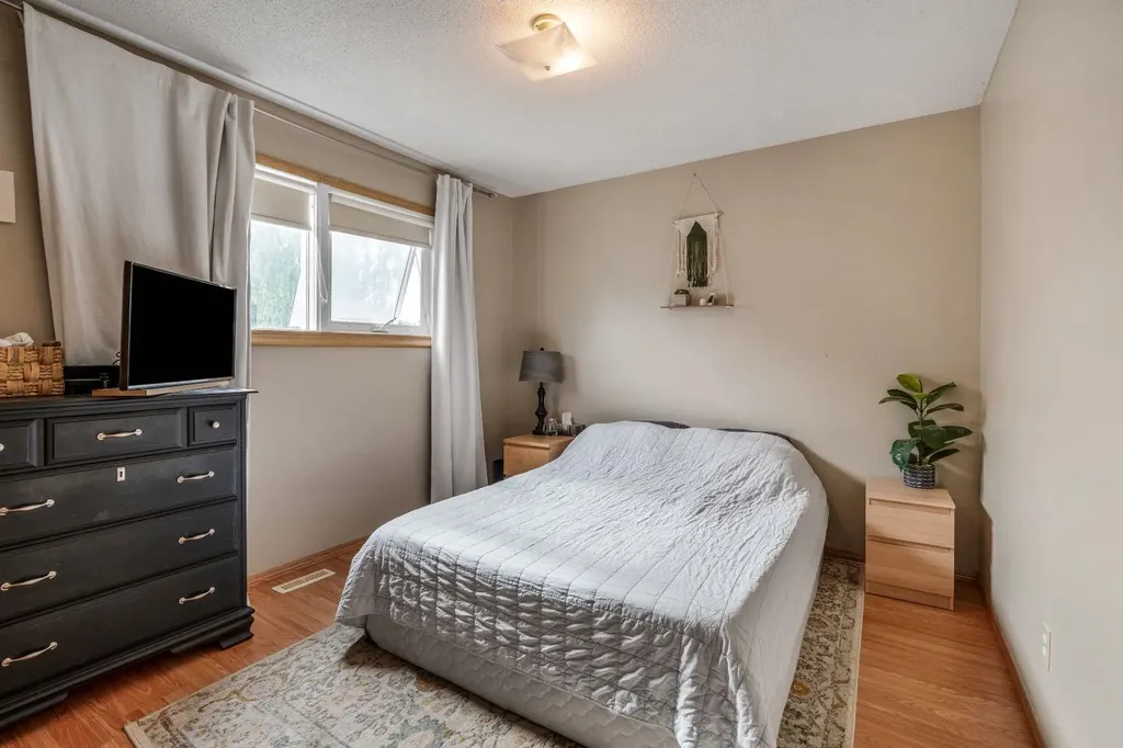 70 8 Avenue E Cardston AB T0K 0K0