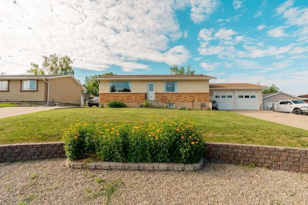 70 8 Avenue E Cardston AB T0K 0K0