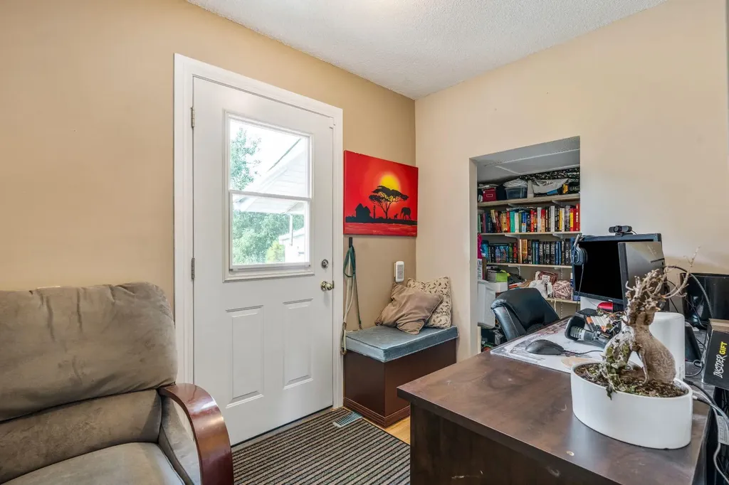 70 8 Avenue E Cardston AB T0K 0K0