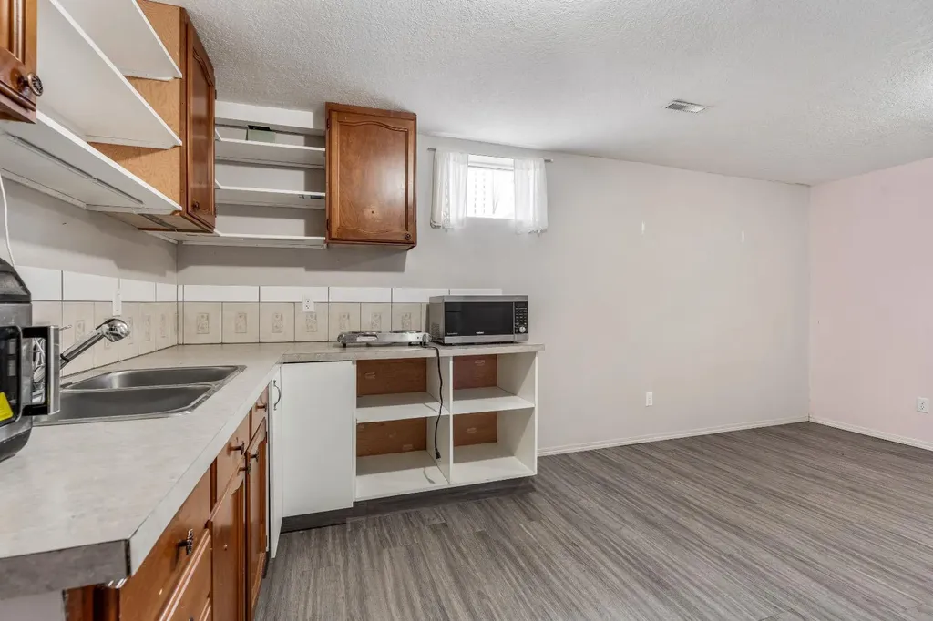 70 8 Avenue E Cardston AB T0K 0K0