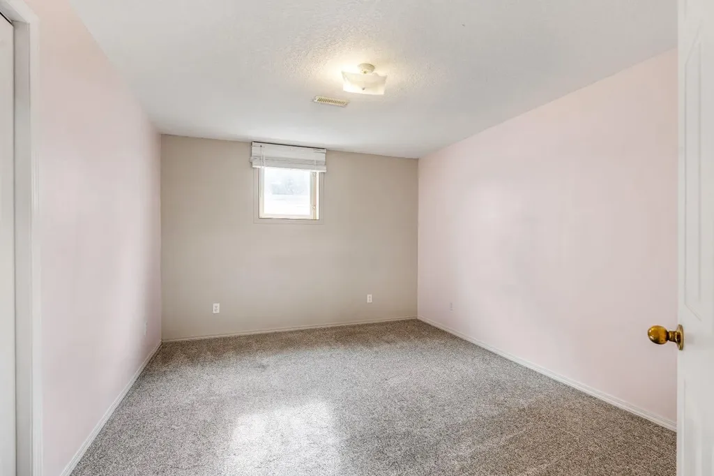 70 8 Avenue E Cardston AB T0K 0K0