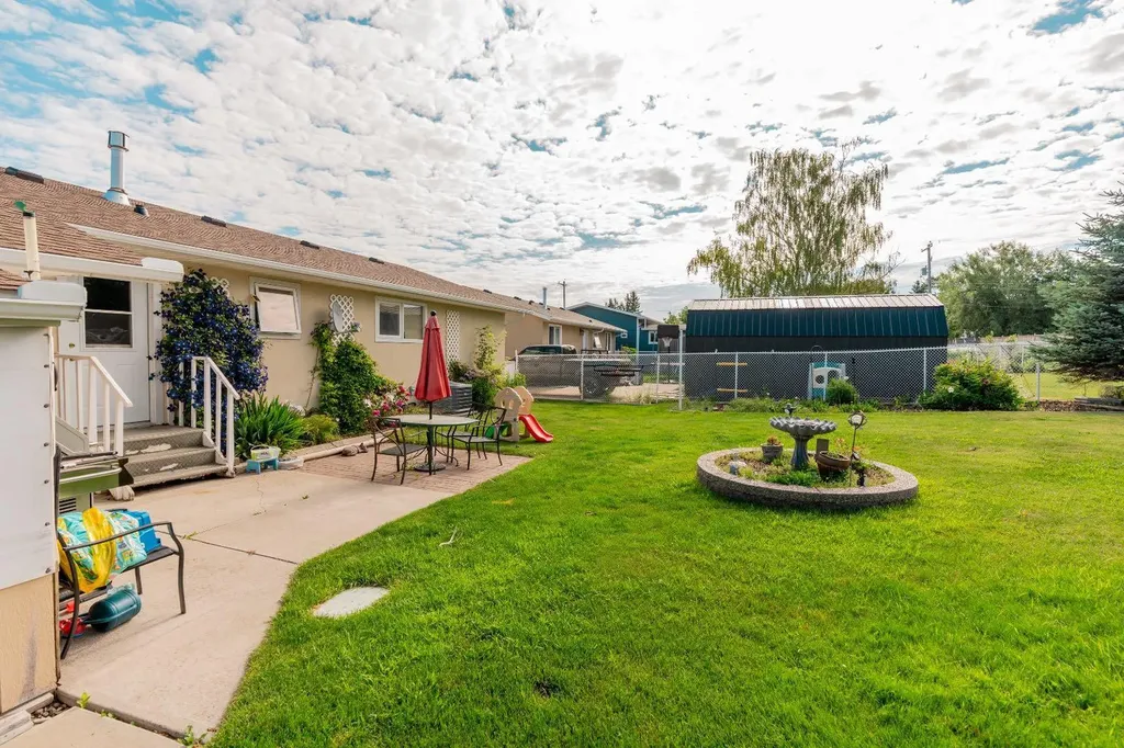 70 8 Avenue E Cardston AB T0K 0K0