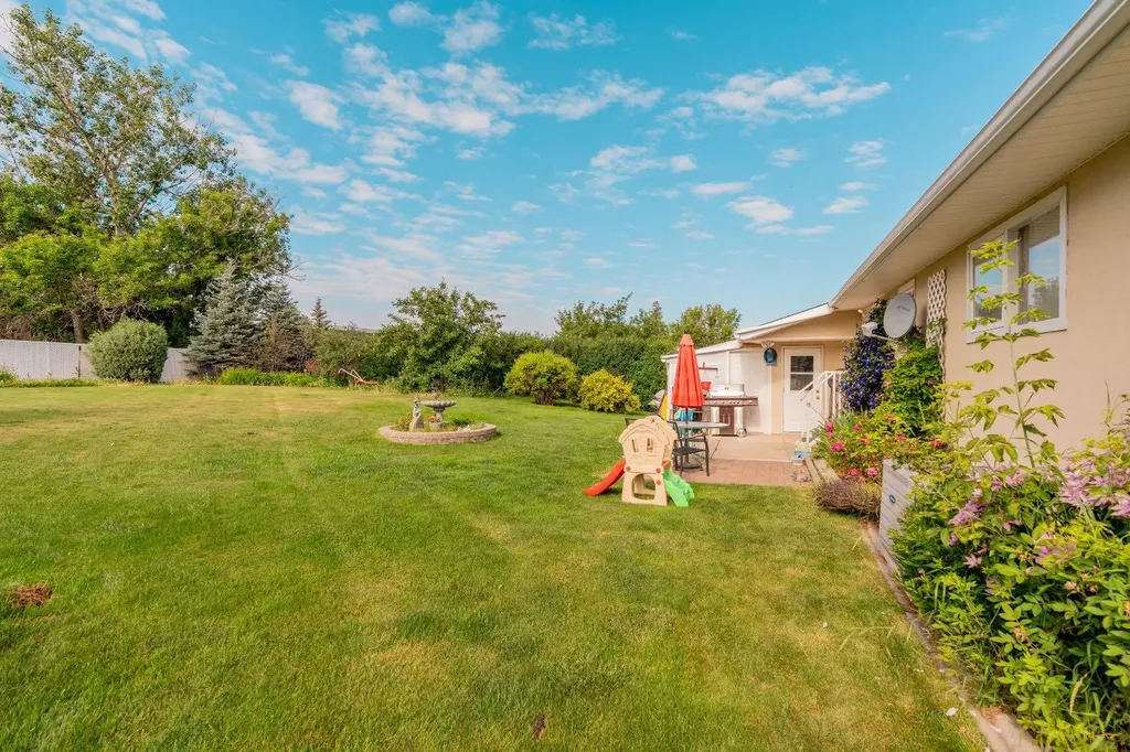 70 8 Avenue E Cardston AB T0K 0K0