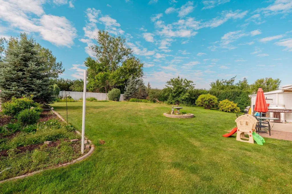 70 8 Avenue E Cardston AB T0K 0K0
