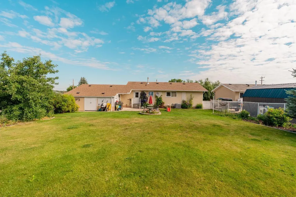 70 8 Avenue E Cardston AB T0K 0K0