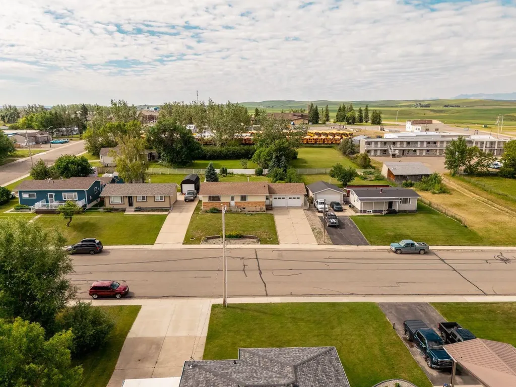 70 8 Avenue E Cardston AB T0K 0K0