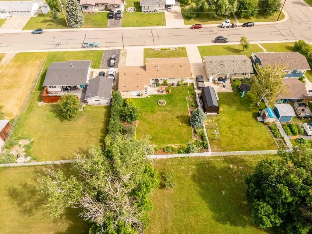 70 8 Avenue E Cardston AB T0K 0K0