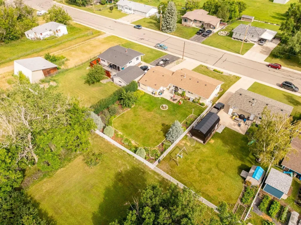 70 8 Avenue E Cardston AB T0K 0K0