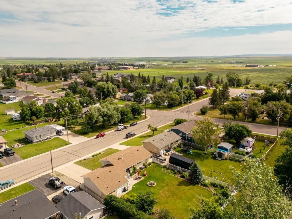 70 8 Avenue E Cardston AB T0K 0K0