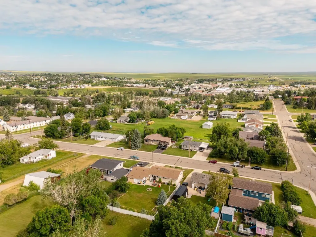 70 8 Avenue E Cardston AB T0K 0K0