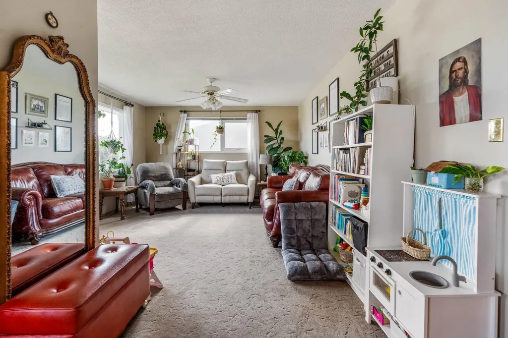 70 8 Avenue E Cardston AB T0K 0K0