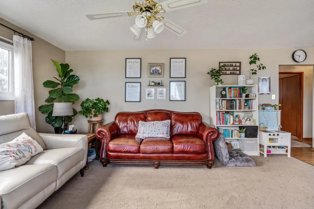 70 8 Avenue E Cardston AB T0K 0K0