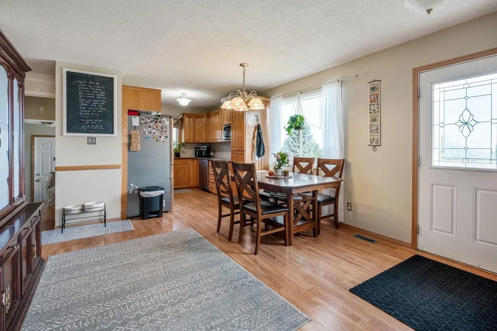 70 8 Avenue E Cardston AB T0K 0K0