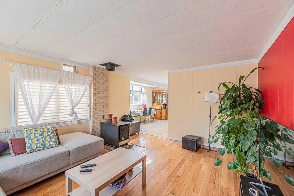 3223 83 Street NW Calgary AB T3B 5N1