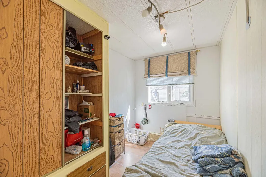 3223 83 Street NW Calgary AB T3B 5N1