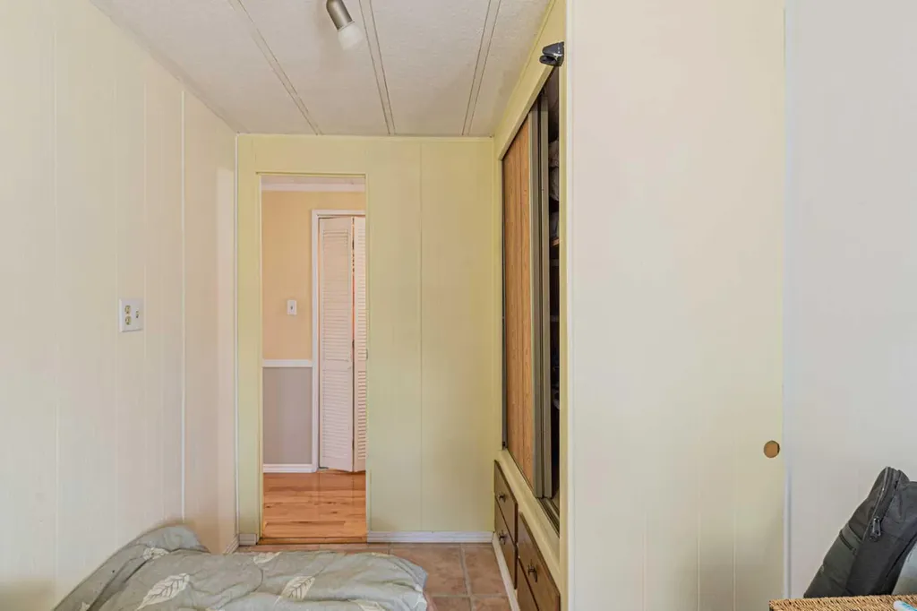 3223 83 Street NW Calgary AB T3B 5N1
