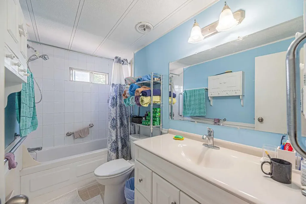 3223 83 Street NW Calgary AB T3B 5N1