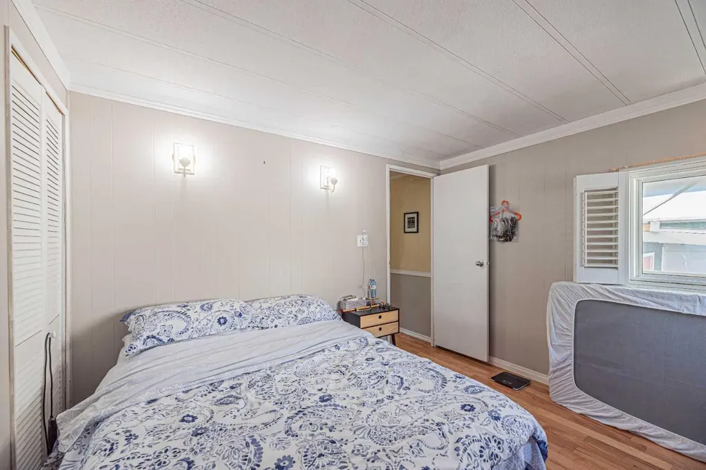3223 83 Street NW Calgary AB T3B 5N1