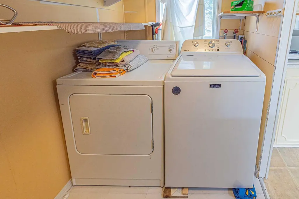 3223 83 Street NW Calgary AB T3B 5N1