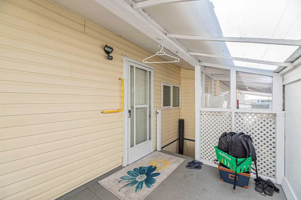3223 83 Street NW Calgary AB T3B 5N1