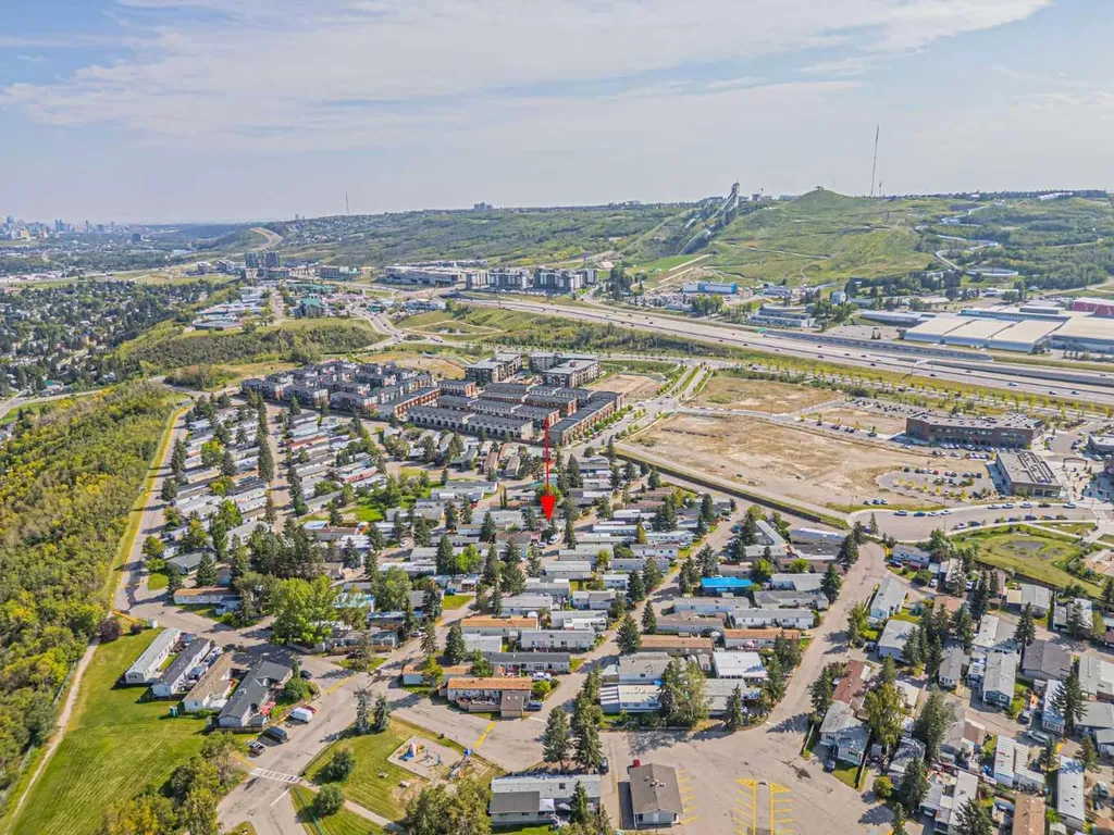 3223 83 Street NW Calgary AB T3B 5N1