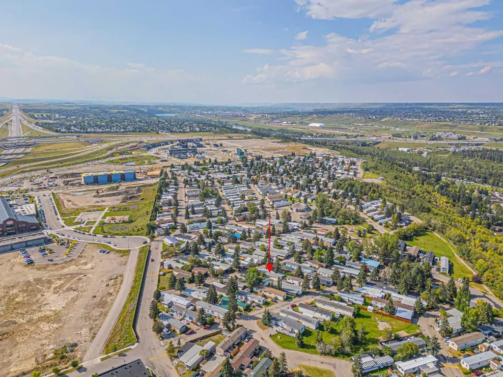 3223 83 Street NW Calgary AB T3B 5N1
