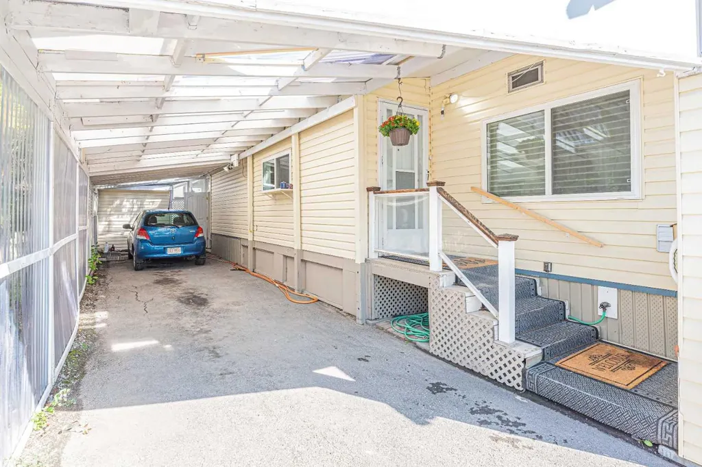 3223 83 Street NW Calgary AB T3B 5N1