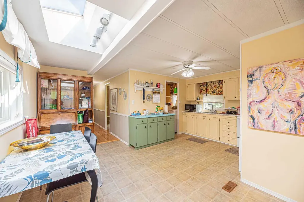 3223 83 Street NW Calgary AB T3B 5N1