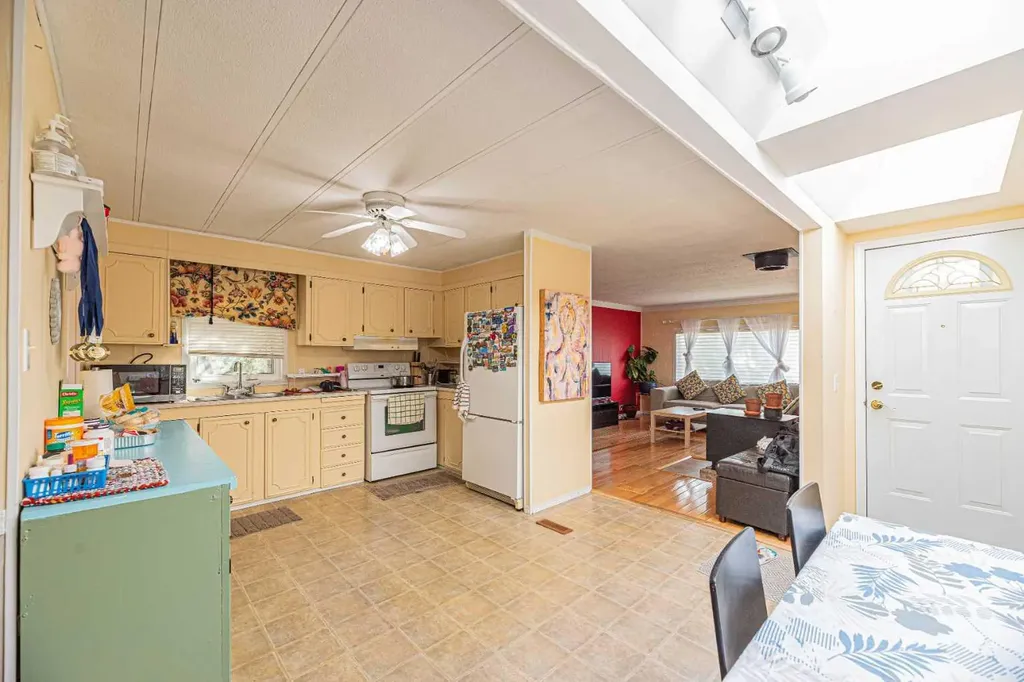 3223 83 Street NW Calgary AB T3B 5N1