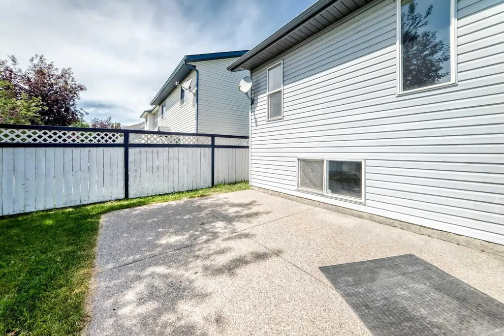 152 Harvest Park Terrace NE Calgary AB T3K 5W1