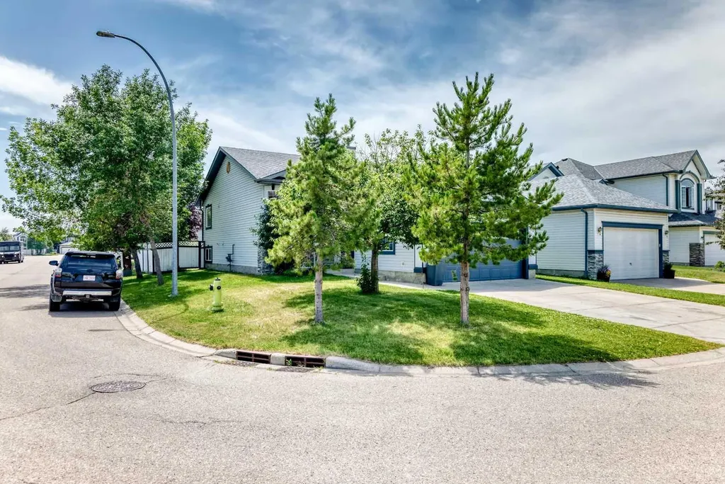 152 Harvest Park Terrace NE Calgary AB T3K 5W1