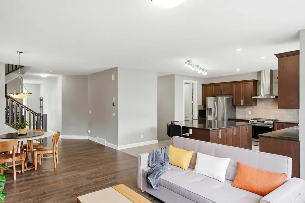 733 Windrow Manor SW Airdrie AB T4B 5H6
