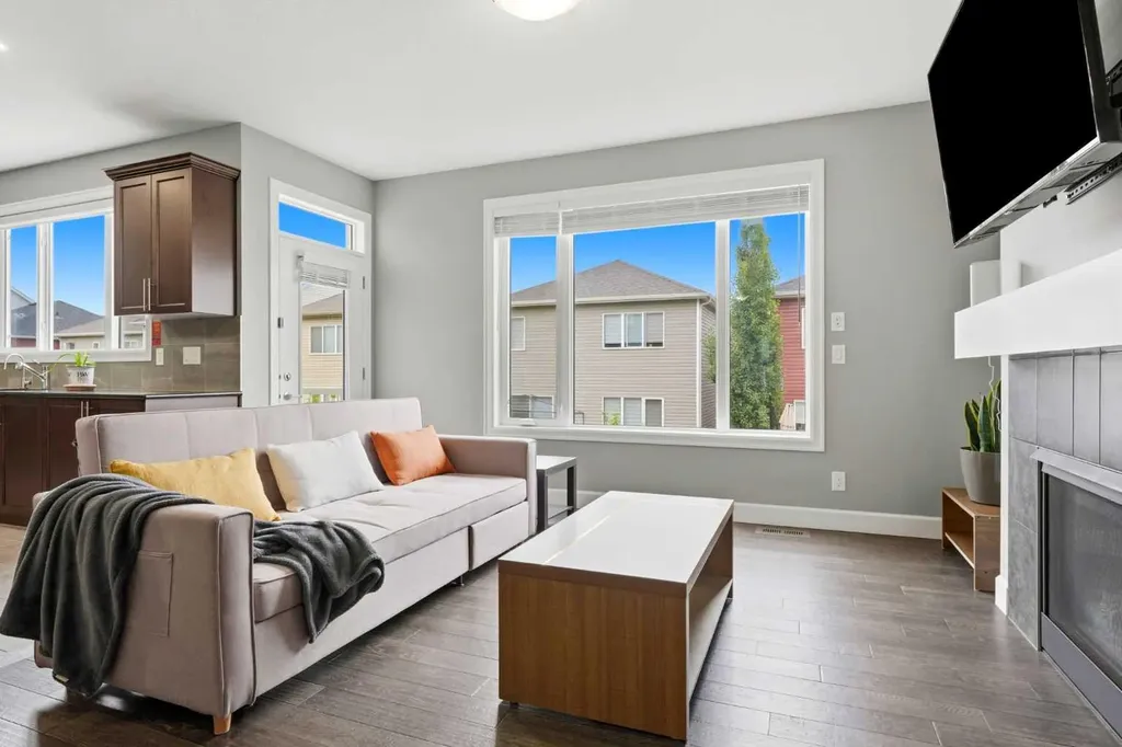 733 Windrow Manor SW Airdrie AB T4B 5H6