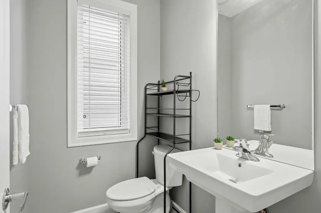 733 Windrow Manor SW Airdrie AB T4B 5H6