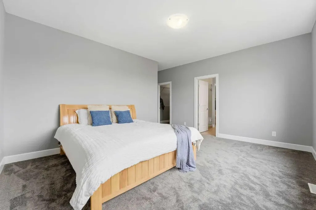 733 Windrow Manor SW Airdrie AB T4B 5H6