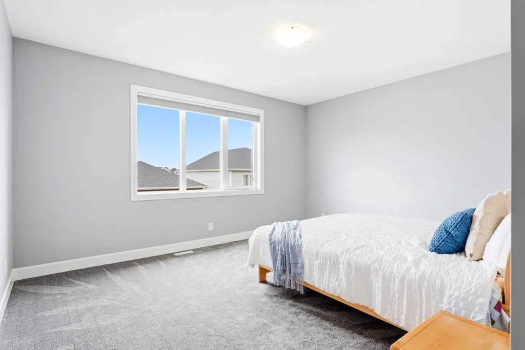 733 Windrow Manor SW Airdrie AB T4B 5H6