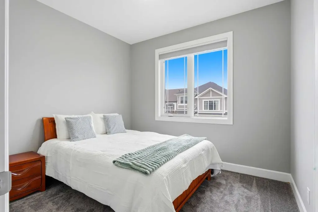 733 Windrow Manor SW Airdrie AB T4B 5H6