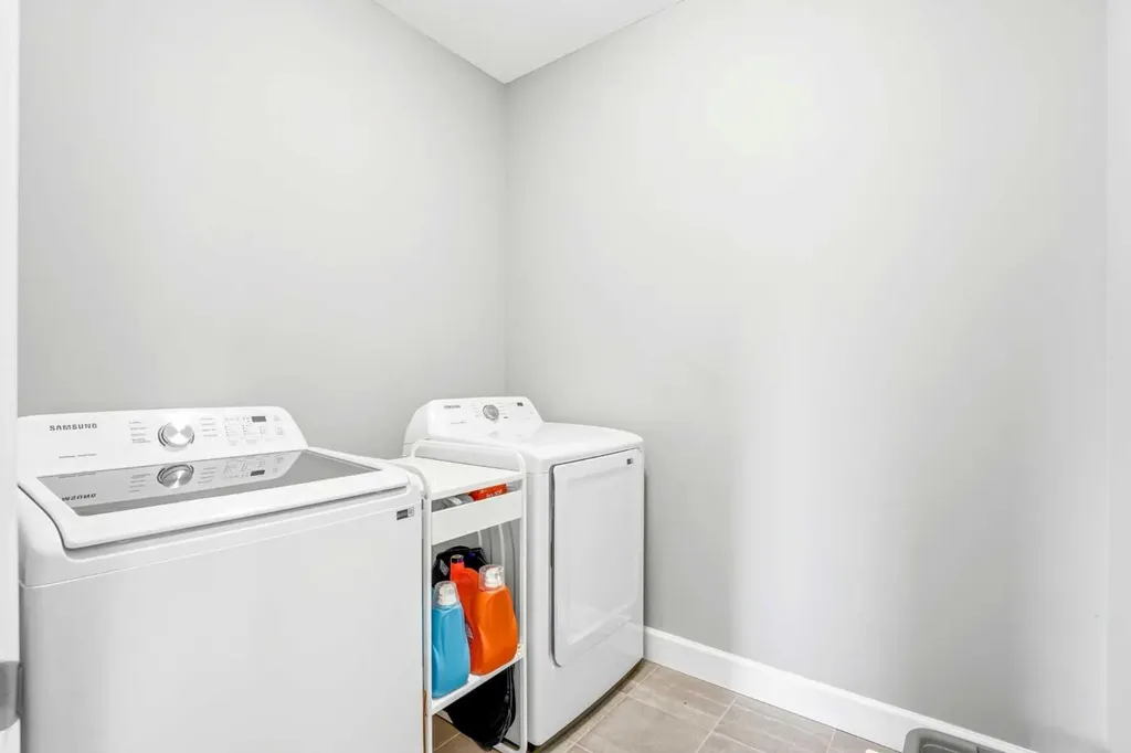 733 Windrow Manor SW Airdrie AB T4B 5H6