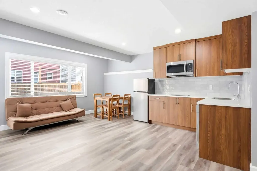 733 Windrow Manor SW Airdrie AB T4B 5H6
