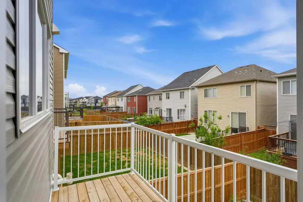 733 Windrow Manor SW Airdrie AB T4B 5H6