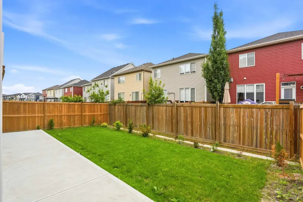 733 Windrow Manor SW Airdrie AB T4B 5H6