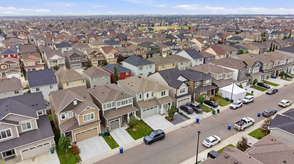 733 Windrow Manor SW Airdrie AB T4B 5H6