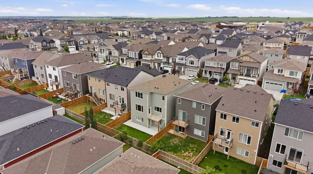 733 Windrow Manor SW Airdrie AB T4B 5H6