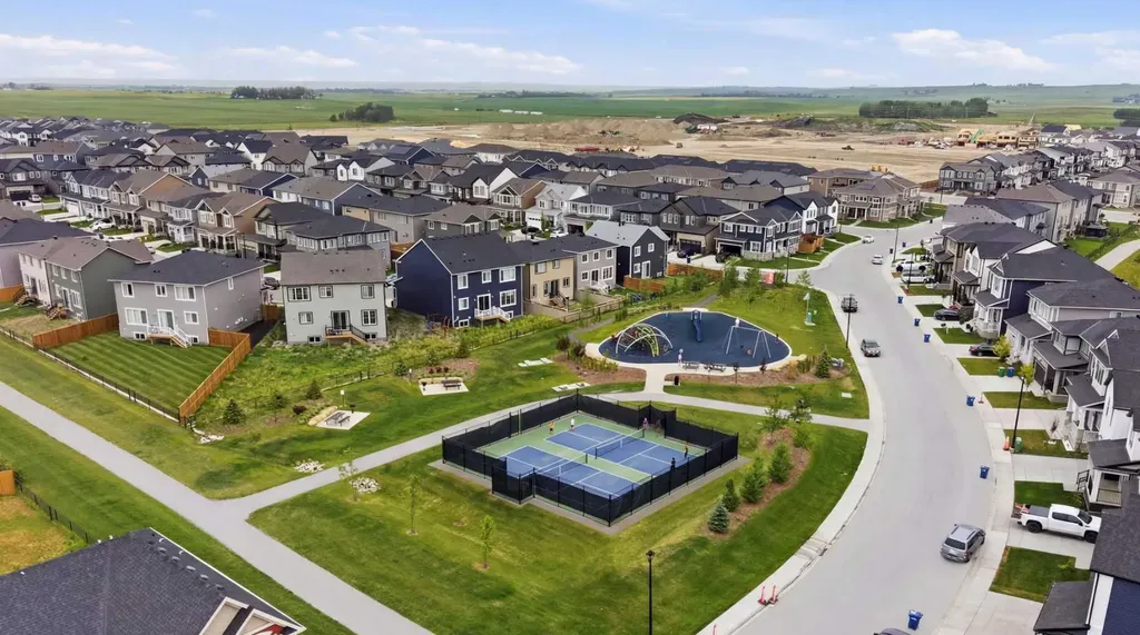 733 Windrow Manor SW Airdrie AB T4B 5H6