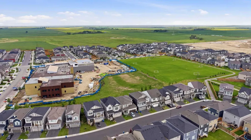 733 Windrow Manor SW Airdrie AB T4B 5H6