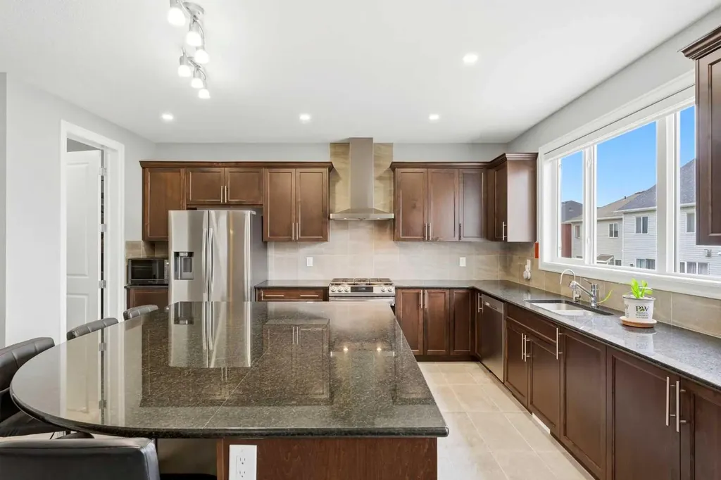 733 Windrow Manor SW Airdrie AB T4B 5H6