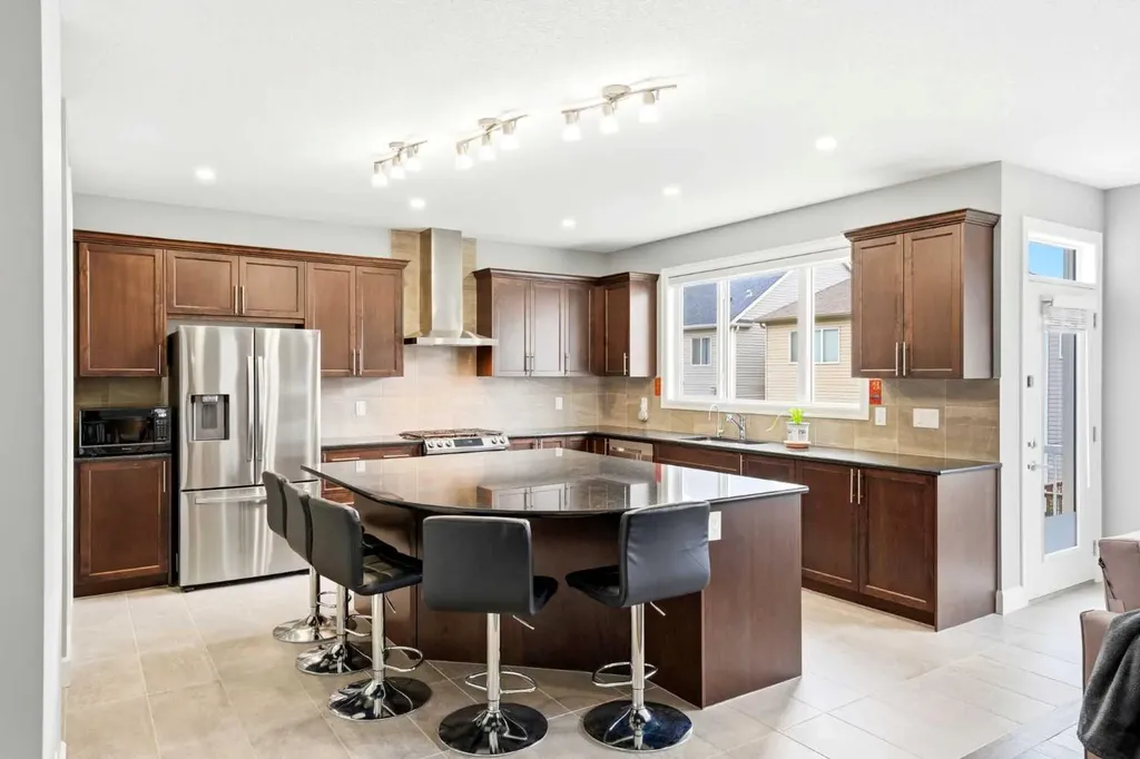 733 Windrow Manor SW Airdrie AB T4B 5H6